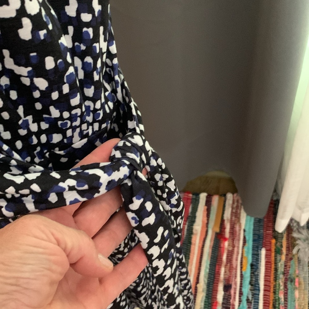 Dress - Picture 2 of 6